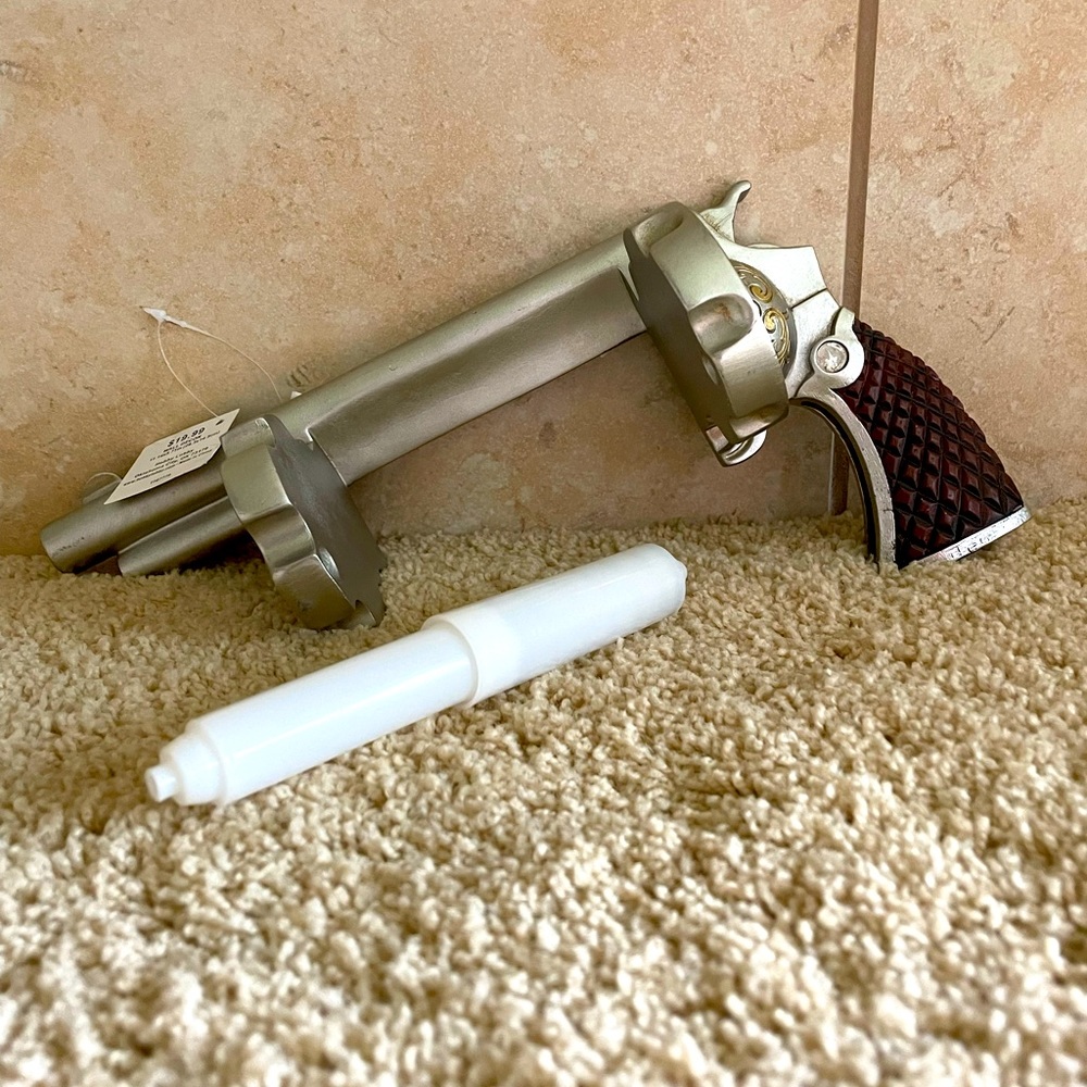 NWT Replica Gun Toilet Paper Holder